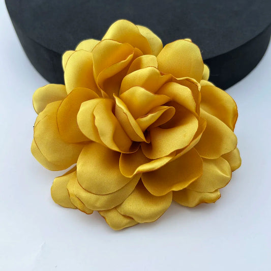 Broche en perle et strass CZ en forme de tulipe dorée pour femme