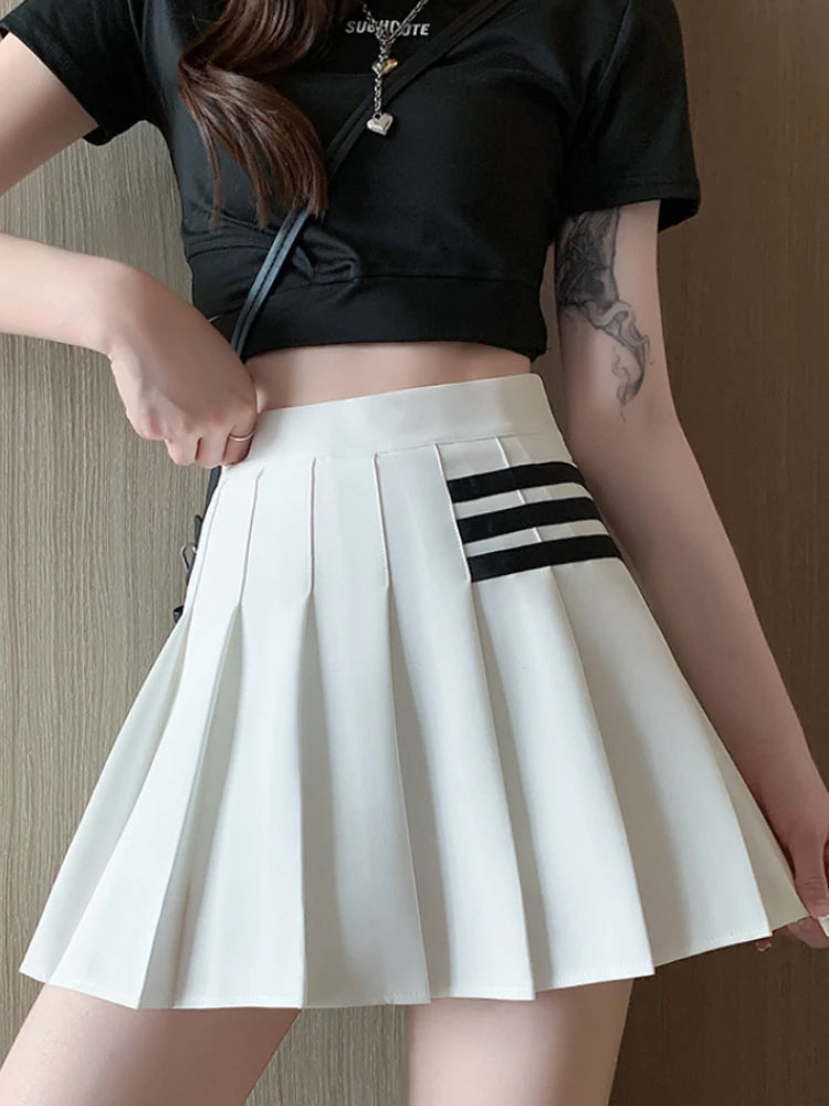 Chic White Pleated Mini Skirt
