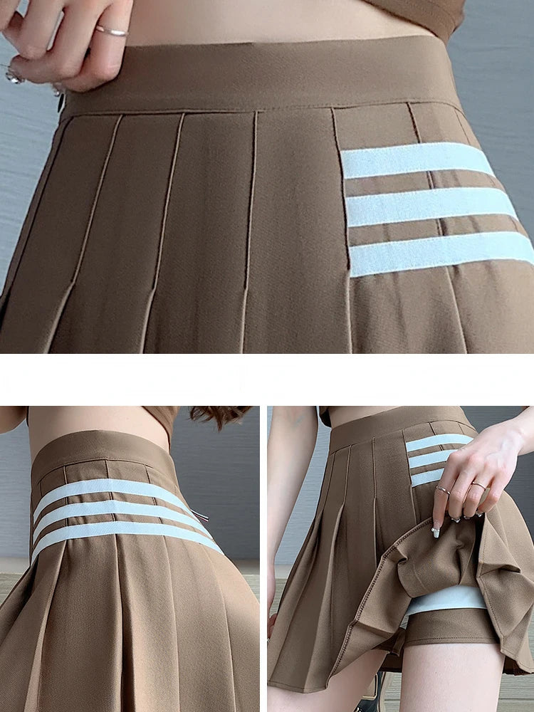 Chic White Pleated Mini Skirt
