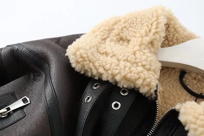 Vestes courtes en fausse fourrure d'agneau épaisse et chaude pour femmes