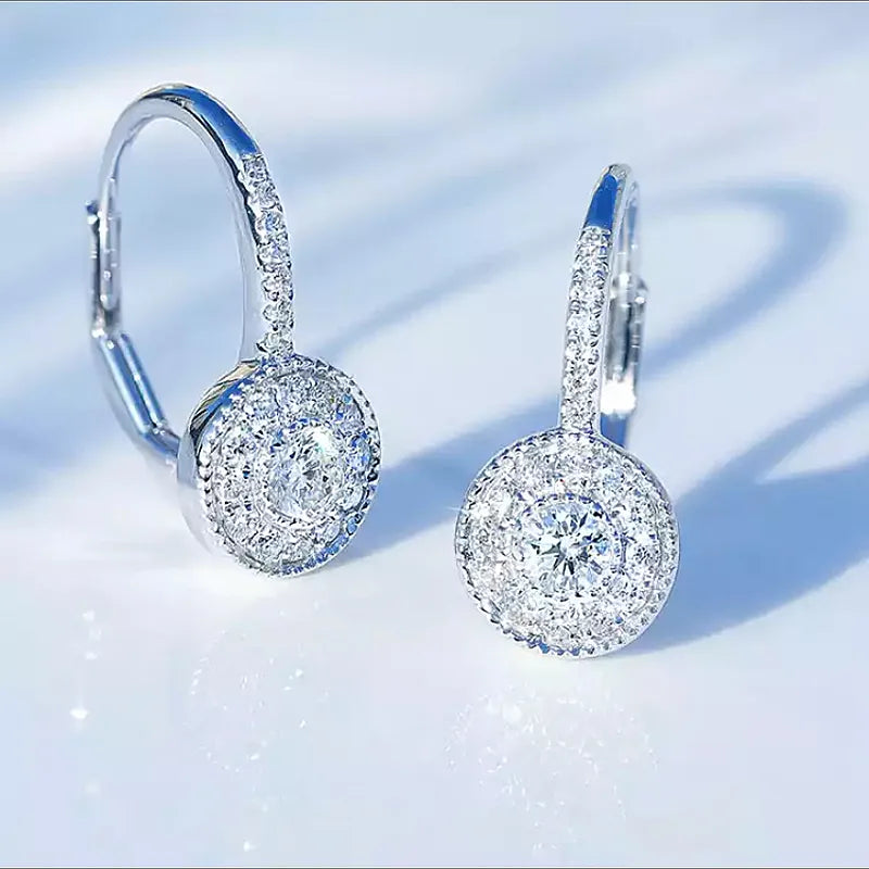 Ohrhänger für Damen in schillernder Silberfarbe