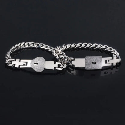 Bracelet de couple avec serrure en forme de cœur en acier inoxydable