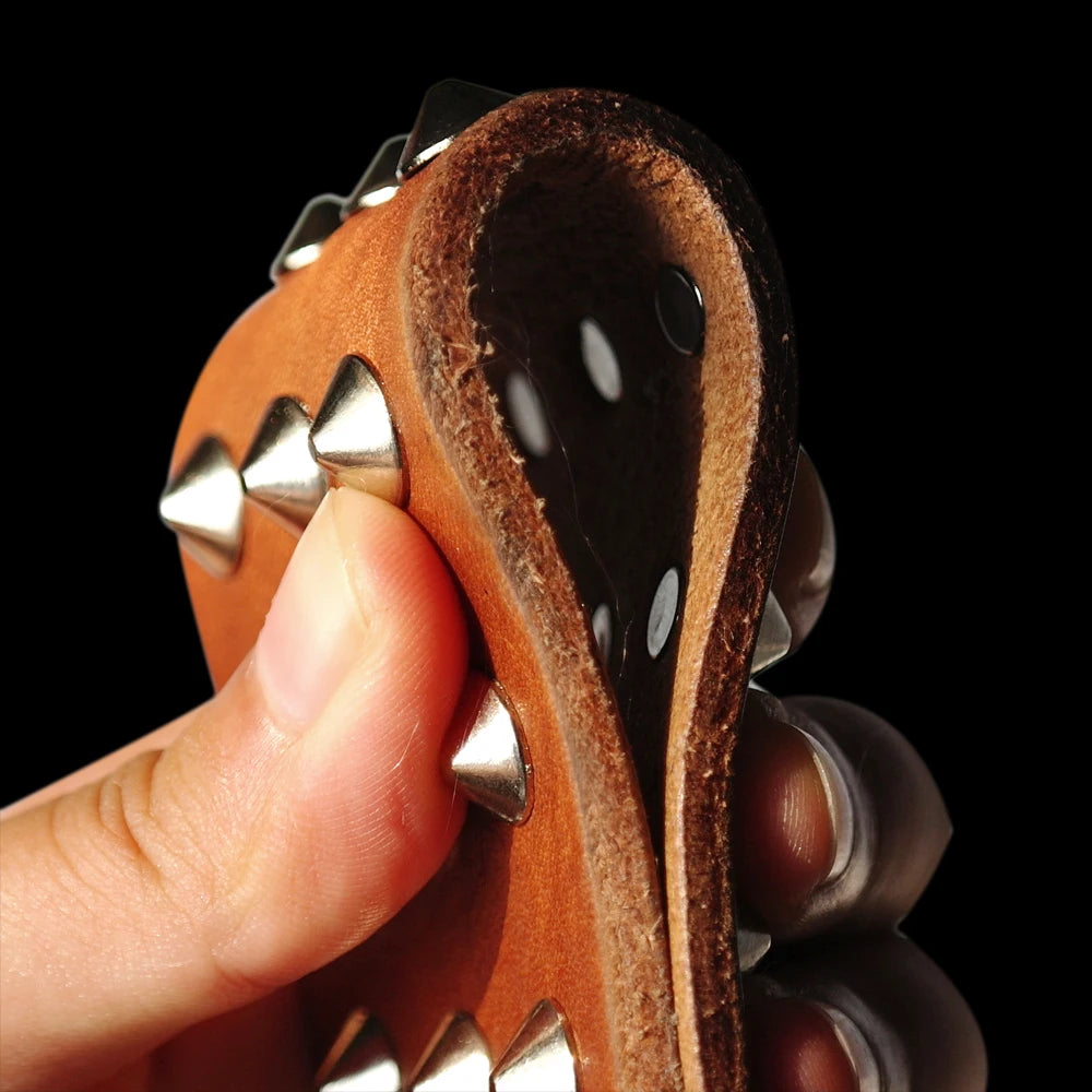 Verstellbares Hundehalsband aus Leder mit Nieten, Beißschutz 