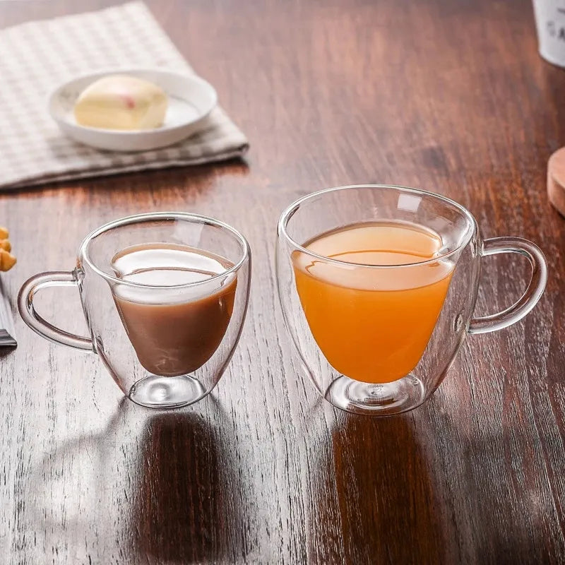 Tasse en verre transparent en forme de cœur