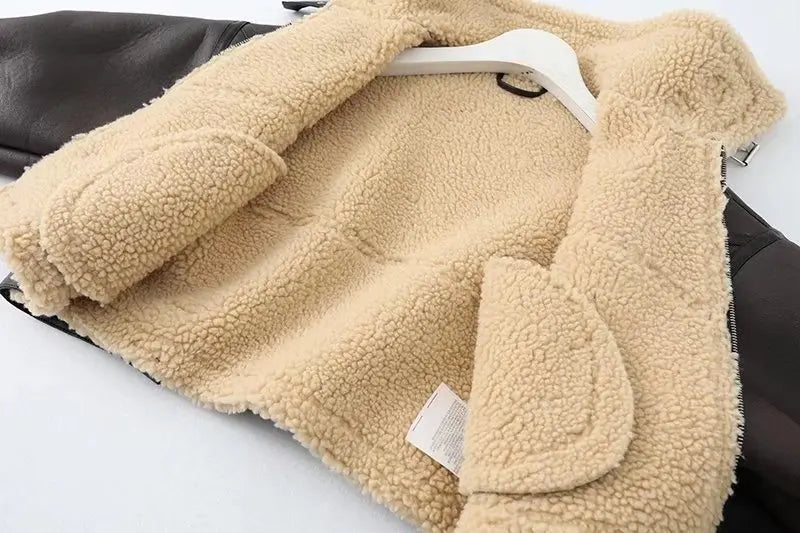 Vestes courtes en fausse fourrure d'agneau épaisse et chaude pour femmes