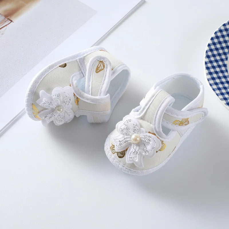 Baby-Mädchen-Schuhe mit Blumenmuster und Fliege und weicher Sohle