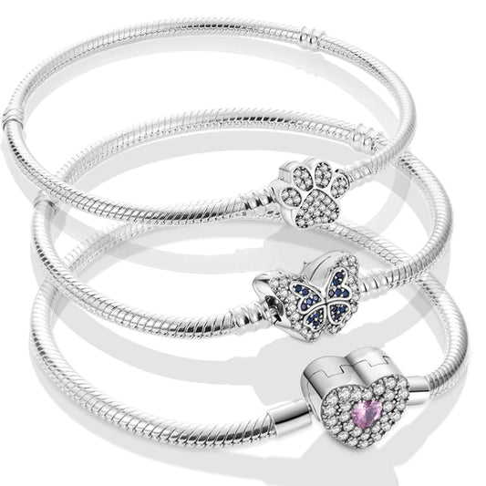 Türkisfarbenes Handkettenarmband mit geschnitzten Perlen und Schmetterlingen für Damen