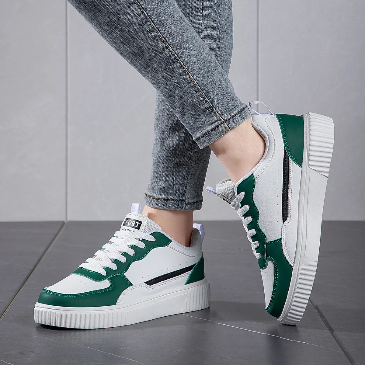 Flache Damen-Sneaker mit dicker Sohle