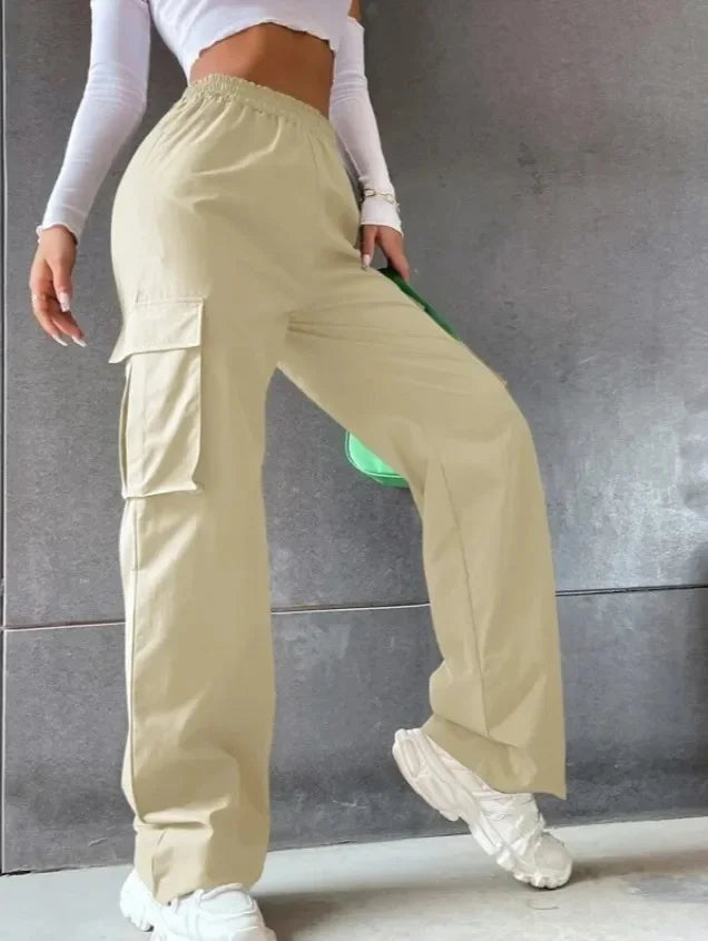 Sommerliche Cargohose mit hohem Bund und Taschen – Damenhose mit weitem Bein 