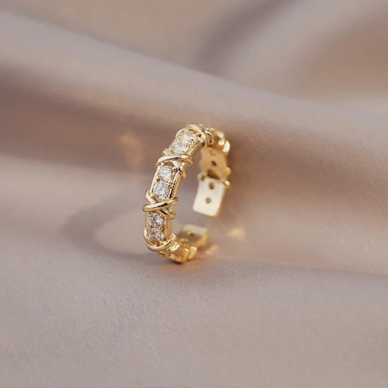 Bague de fiançailles géométrique en zircone cubique pour femme