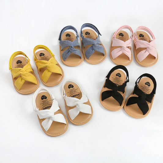 Süße flache Prinzessinnen-Sandalen mit weicher Sohle für Neugeborene