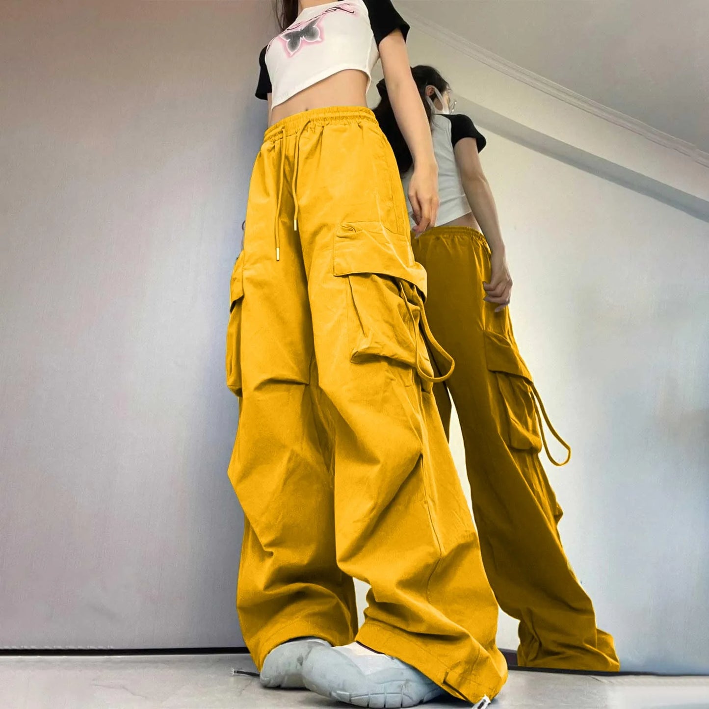Weit geschnittene Cargohose für Damen – Streetwear-Hose mit Kordelzug, hohem Bund, vielen Taschen und lockerer Passform