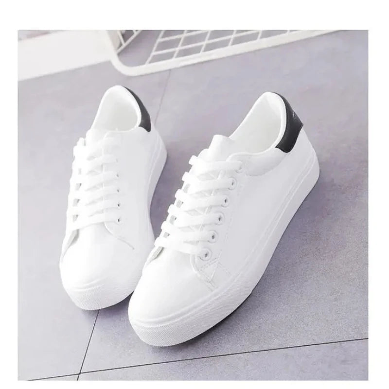 Chaussures décontractées en cuir à semelle épaisse avec broderie de roses d'automne