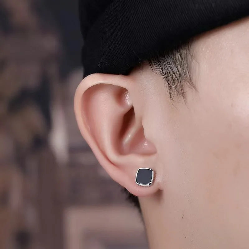 Boucles d'oreilles minimalistes en acier titane pour hommes - Goujons ronds noirs à goutte d'huile