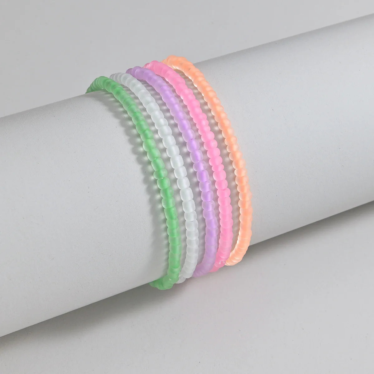 Leuchtendes Regenbogen-Fußkettchen-Set aus Acryl-Reisperlen für Damen – Elastisches, farbenfrohes Fußkettchen