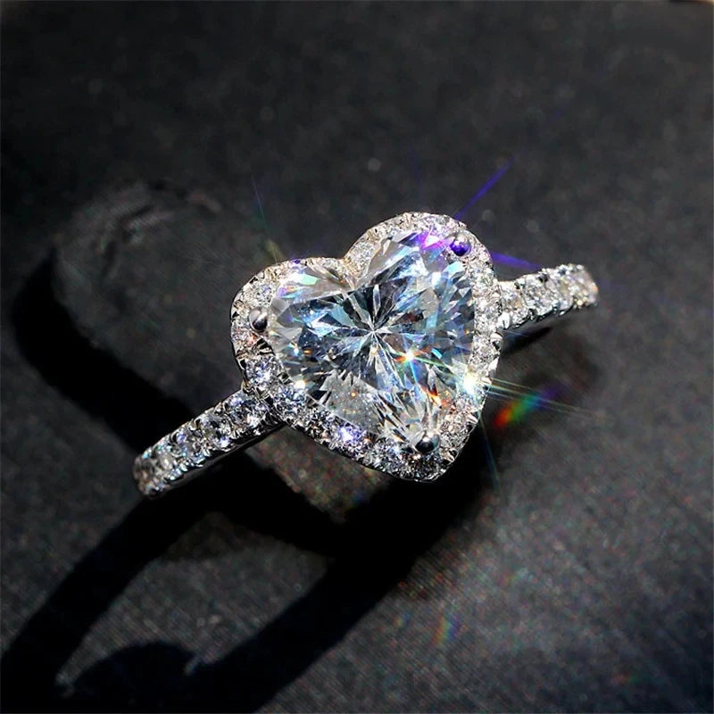 Luxus Silber Farbe Herz Ring für Frauen Exquisite Mode Metall Intarsien Weiß Zirkon Steine ​​Hochzeit Ring Engagement Schmuck