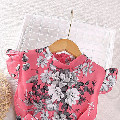 Kinder-Plisseekleid mit Blumendruck und Fliegenärmeln für Mädchen