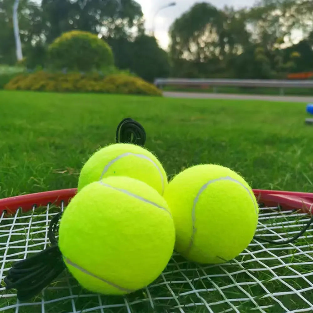 Entraîneur de tennis professionnel avec corde élastique