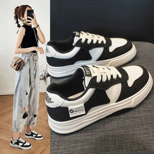 Flache Damen-Sneaker mit dicker Sohle