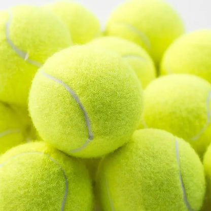 Tennisball aus hochelastischem Gummi