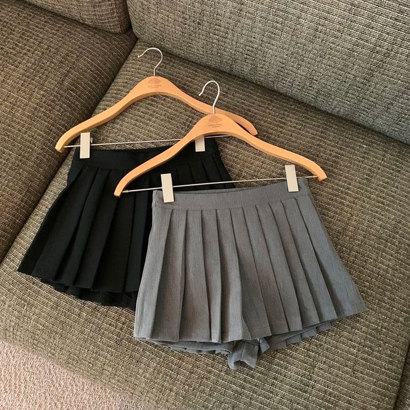 Chic ZOKI Pleated Mini Skirt