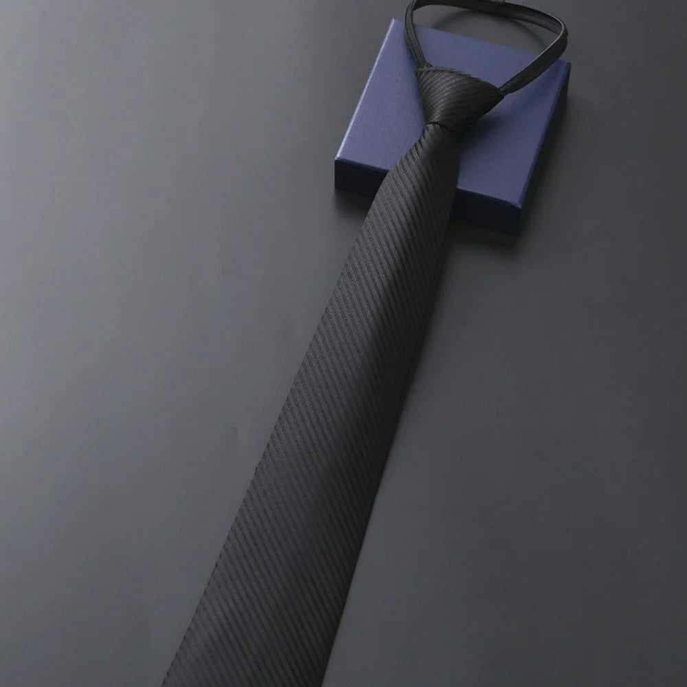 8 cm lange, vorgebundene, gestreifte Krawatte mit Reißverschluss