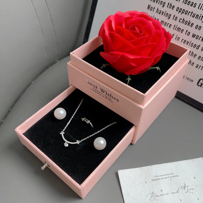 Geschenkbox zum Valentinstag, funkelnde Herz-Liebeskette mit luxuriösen Rosen-Geschenkboxen