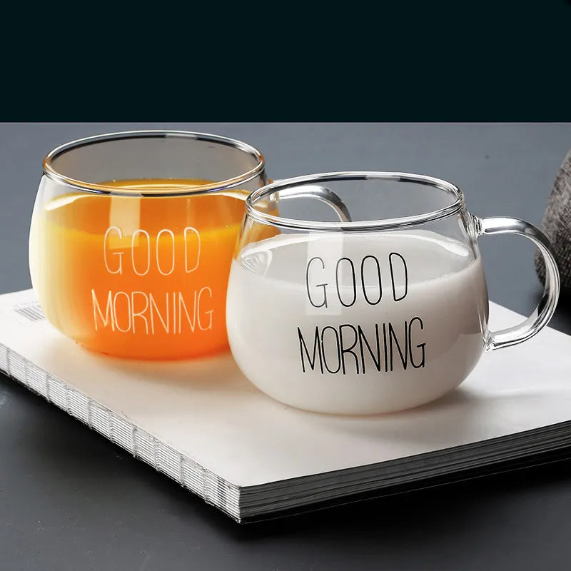 Tasse en verre transparent avec lettres imprimées