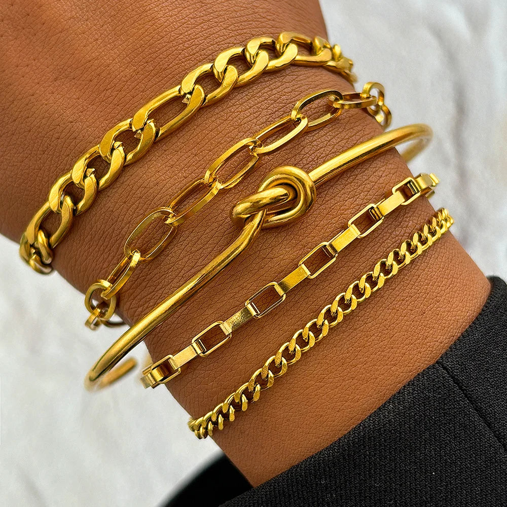 Wasserdichtes Edelstahl-Armbandset für Damen – Goldfarbene, mehrlagige, stapelbare Armreifen