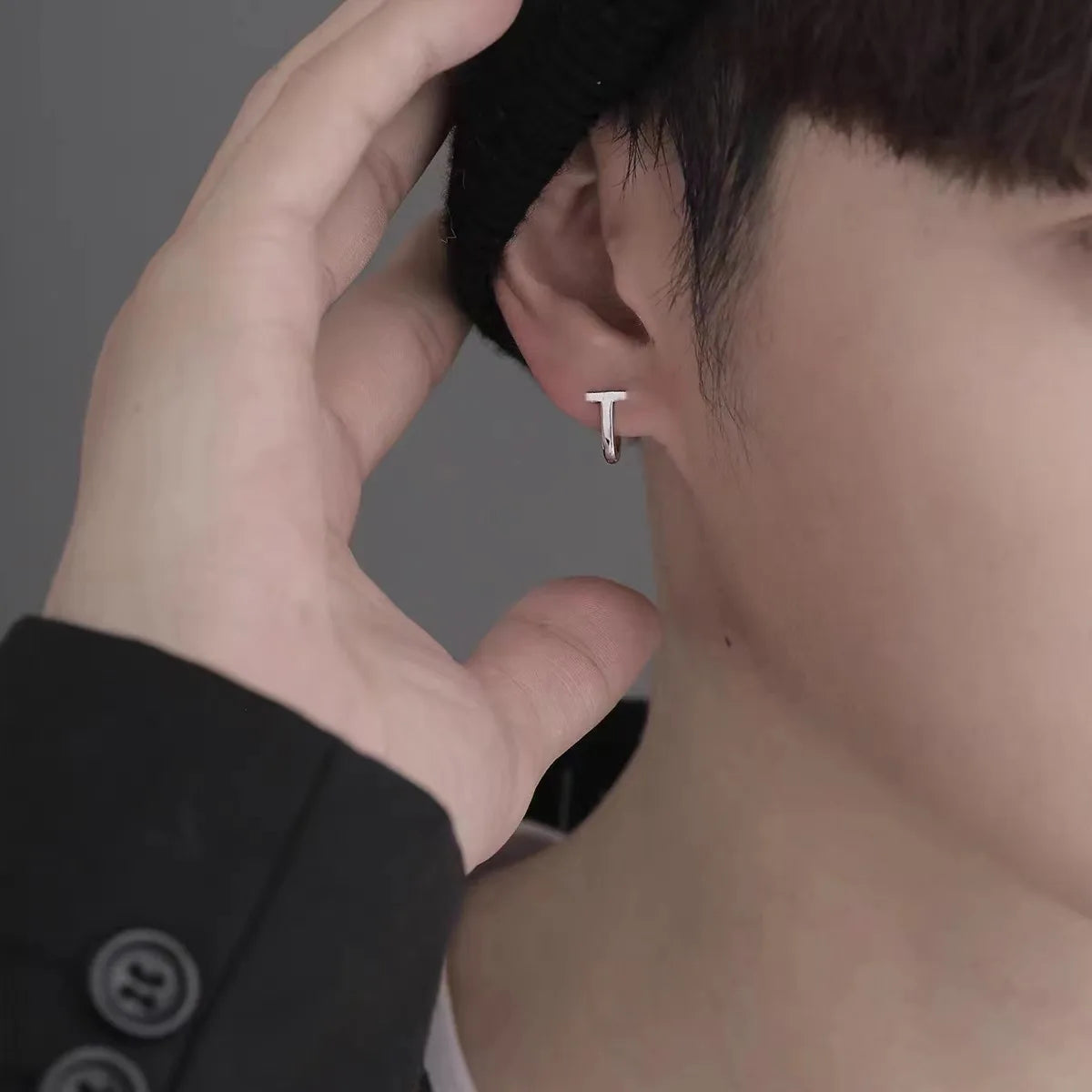 Boucles d'oreilles minimalistes en acier titane pour hommes - Goujons ronds noirs à goutte d'huile