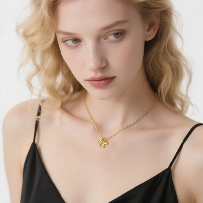 Collier pendentif nœud papillon en acier inoxydable pour femme