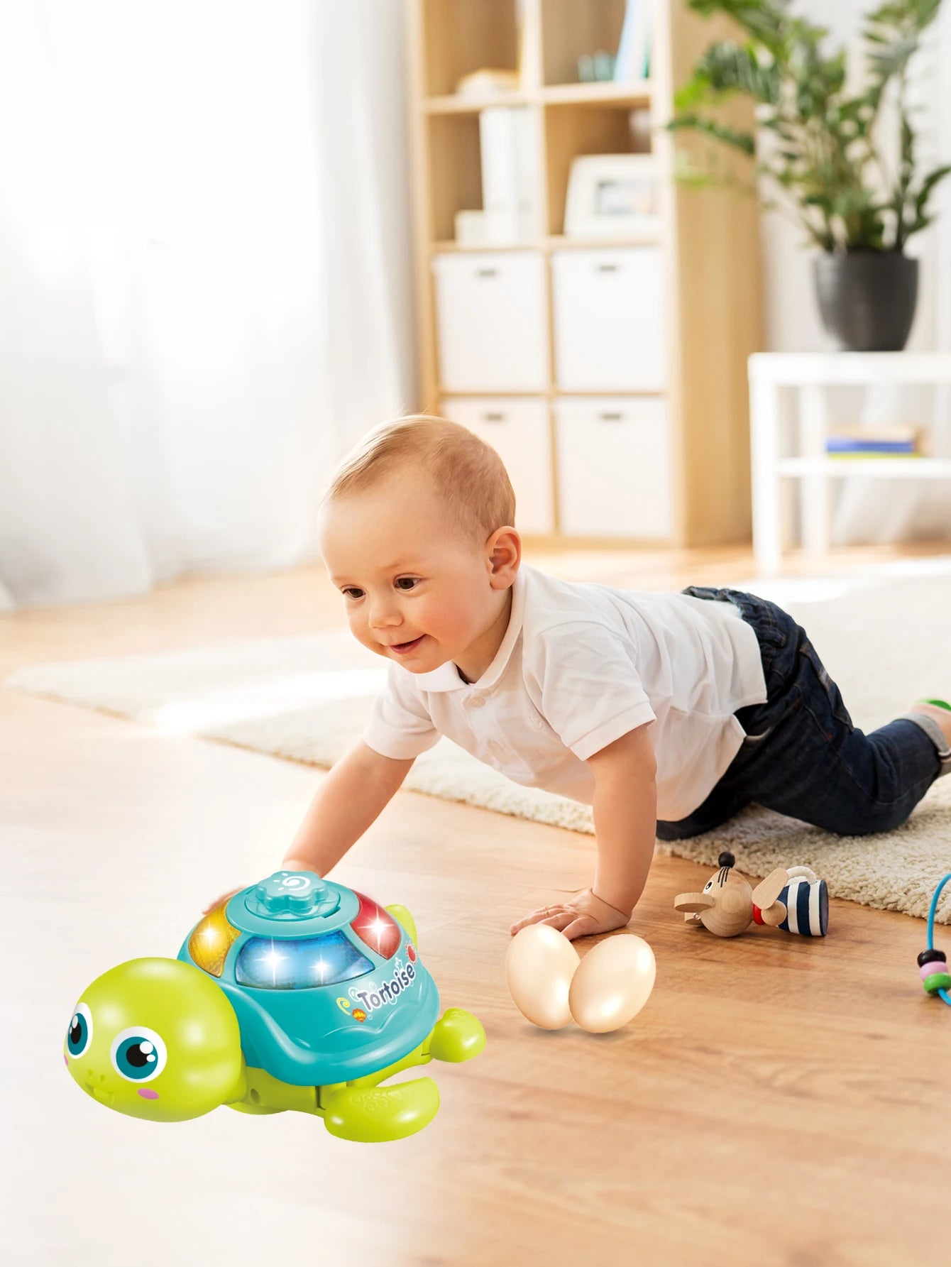 Musikalisches Spielzeug mit Lichtern und Klängen für Babys