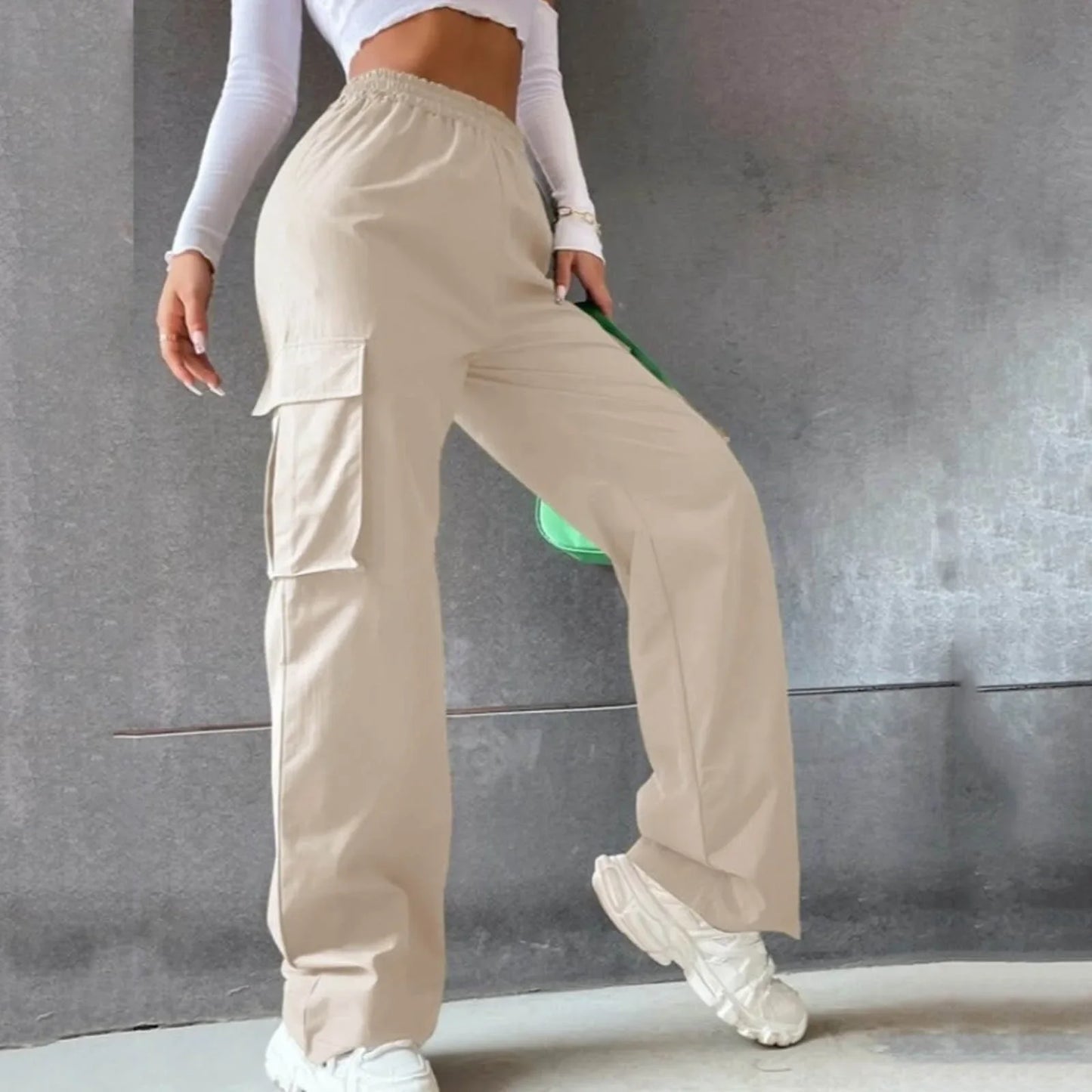 Sommerliche Cargohose mit hohem Bund und Taschen – Damenhose mit weitem Bein 