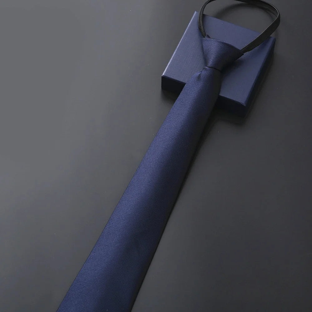 8 cm lange, vorgebundene, gestreifte Krawatte mit Reißverschluss