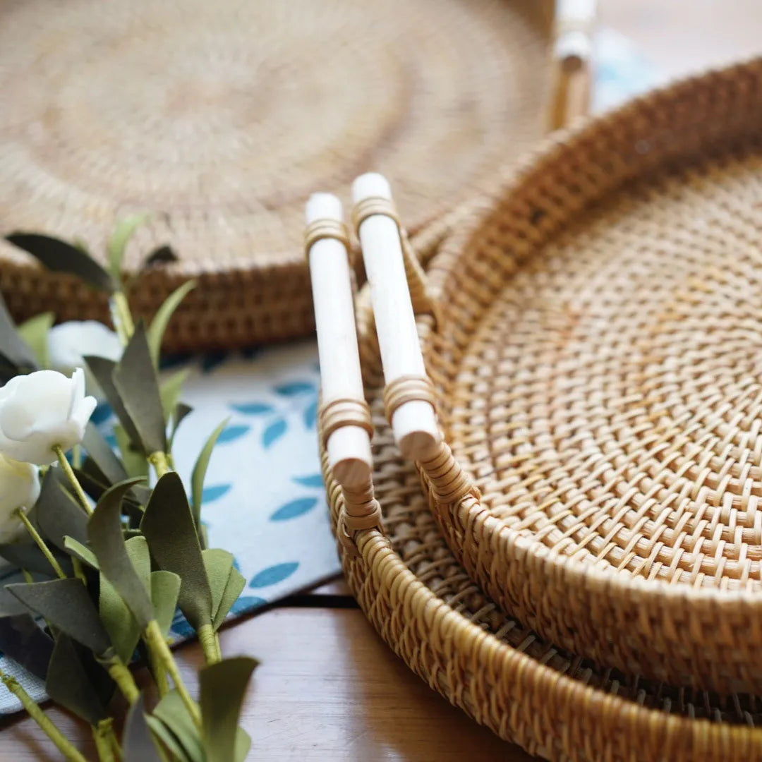 Round Rattan Storage Tray, Wooden Handle - Stylish Serving for Home Kitchen