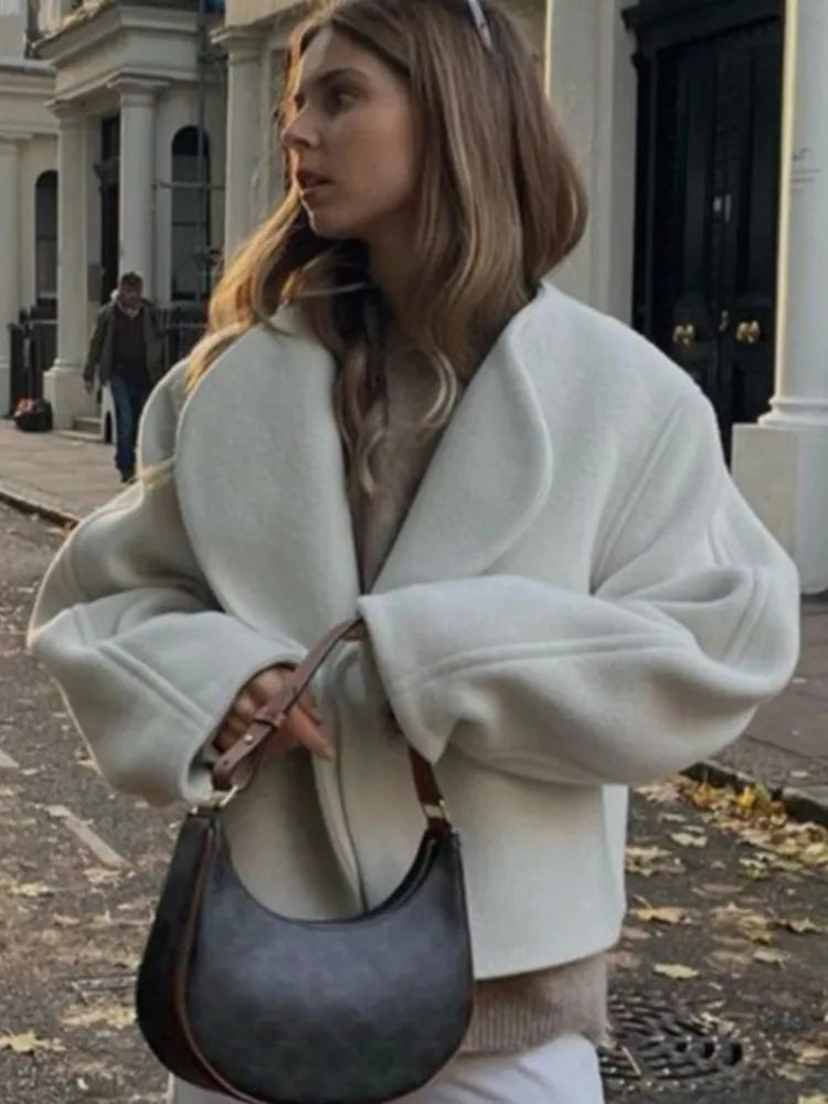 Manteau chic en laine col V pour femme