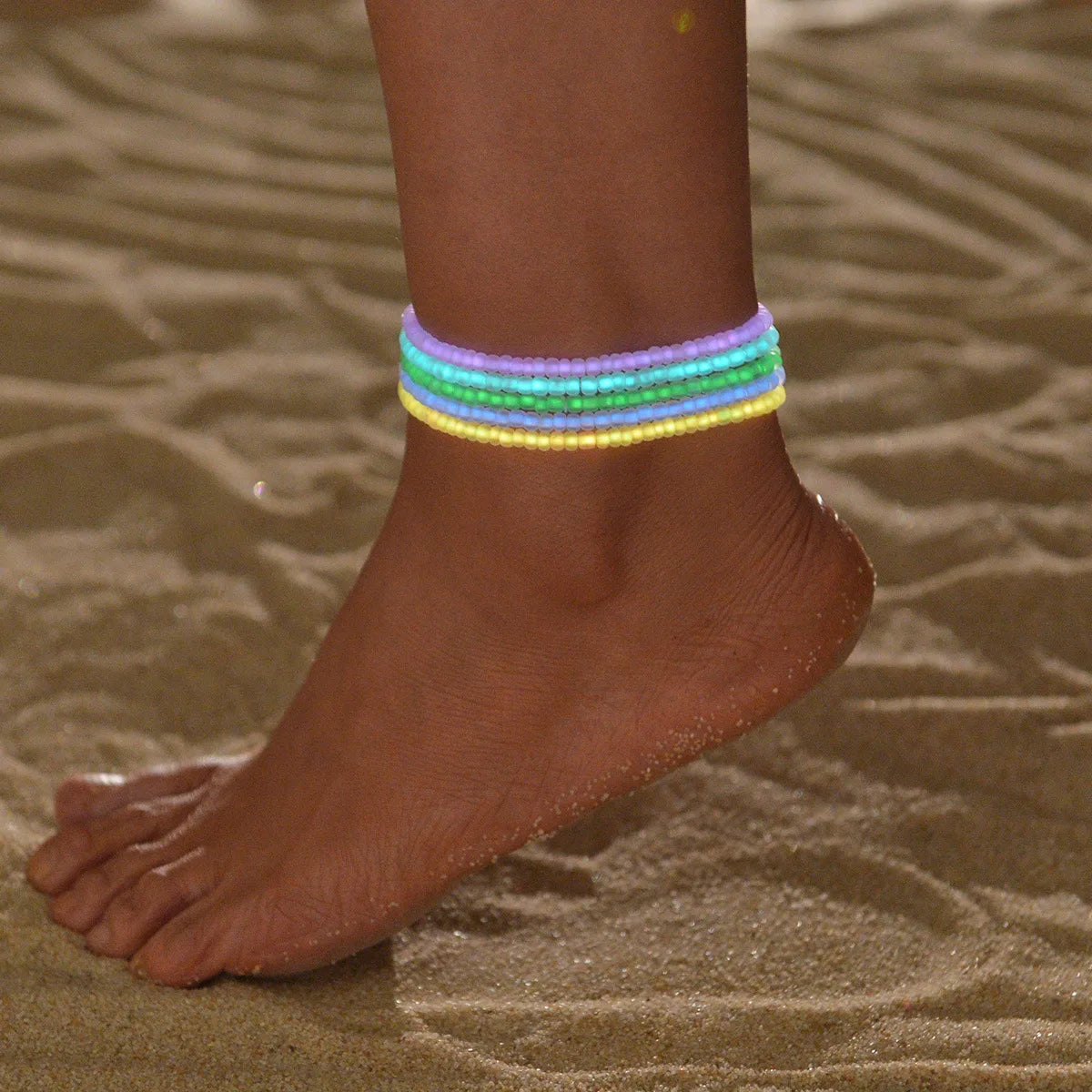 Leuchtendes Regenbogen-Fußkettchen-Set aus Acryl-Reisperlen für Damen – Elastisches, farbenfrohes Fußkettchen