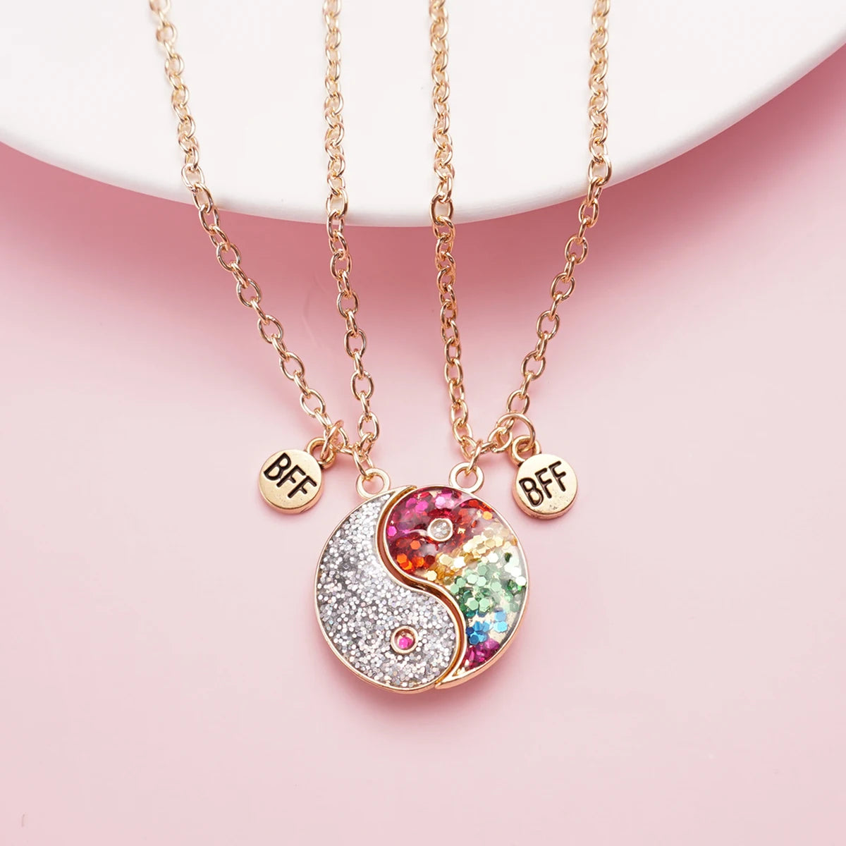 2 herzförmige Magnet-Panda-Halsketten