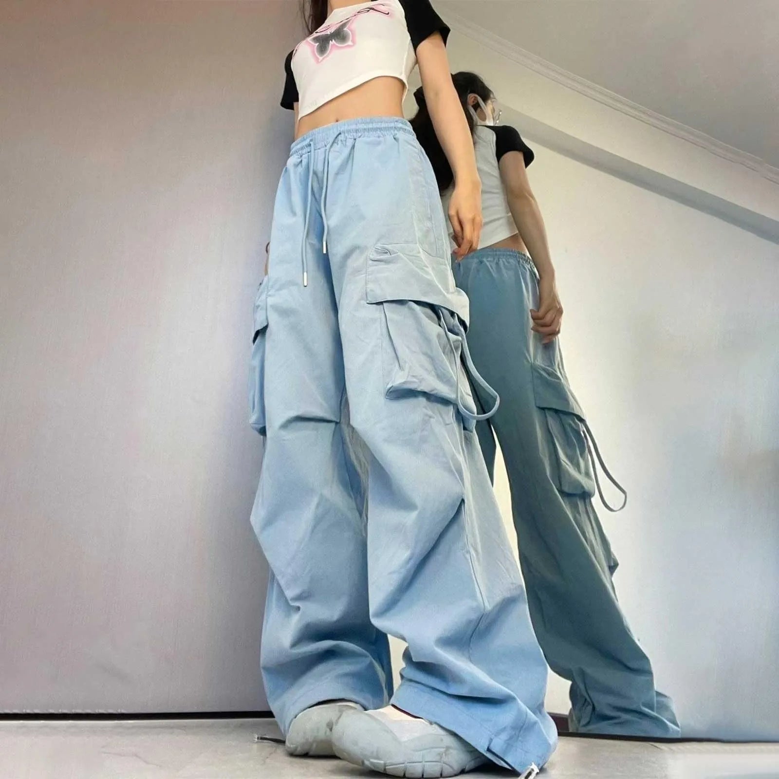 Weit geschnittene Cargohose für Damen – Streetwear-Hose mit Kordelzug, hohem Bund, vielen Taschen und lockerer Passform