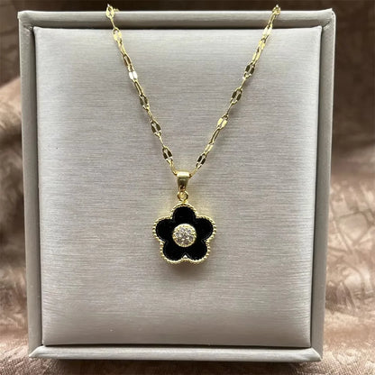 Collier en or avec pendentif fleur, zircone incrustée, chaîne en acier titane et pendentif soleil en opale (1 pièce).