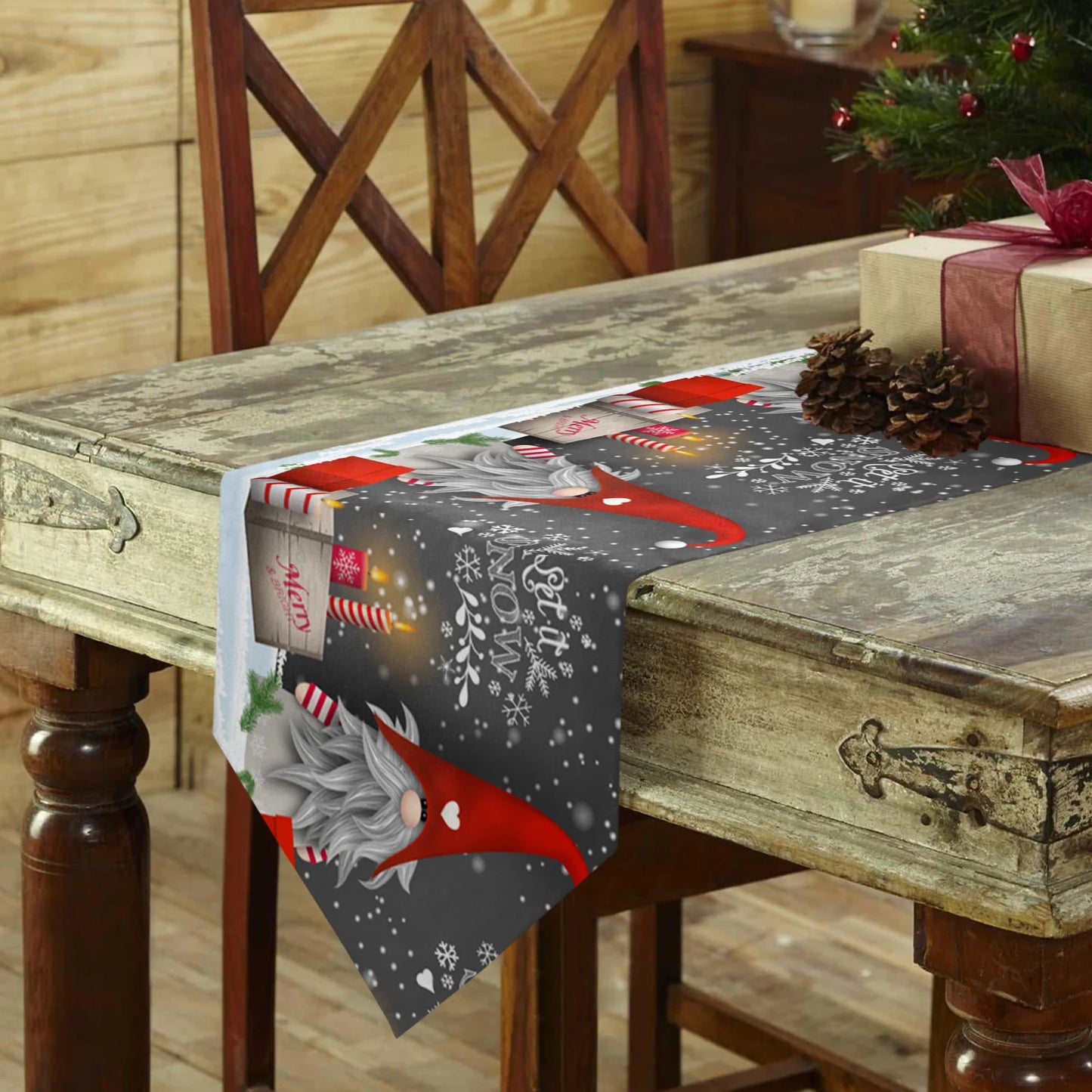 Chemin de table en lin avec motif gnome de Noël et flocon de neige