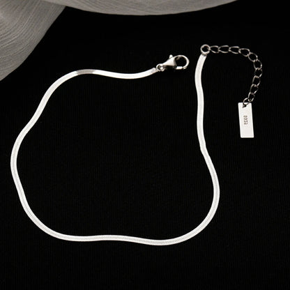 Dünnes Fußkettchen mit geprägten versilberten Kugeln