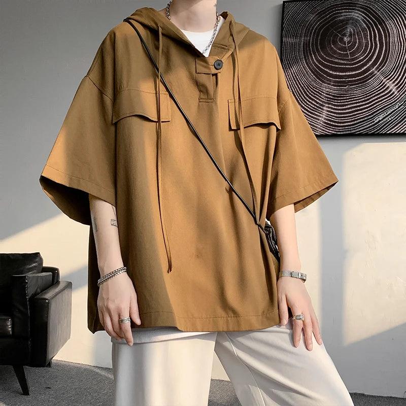 T-shirt à capuche avec cordon de serrage et demi-manche pour hommes