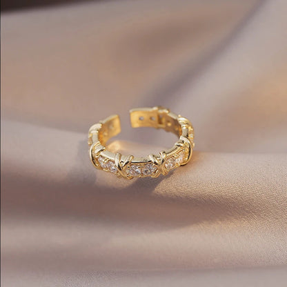 Bague de fiançailles géométrique en zircone cubique pour femme