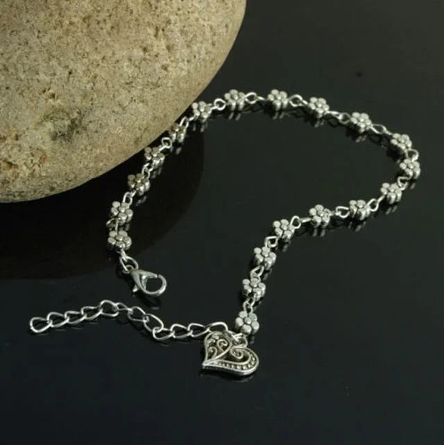 Bracelet de cheville en perles et en forme de coeur