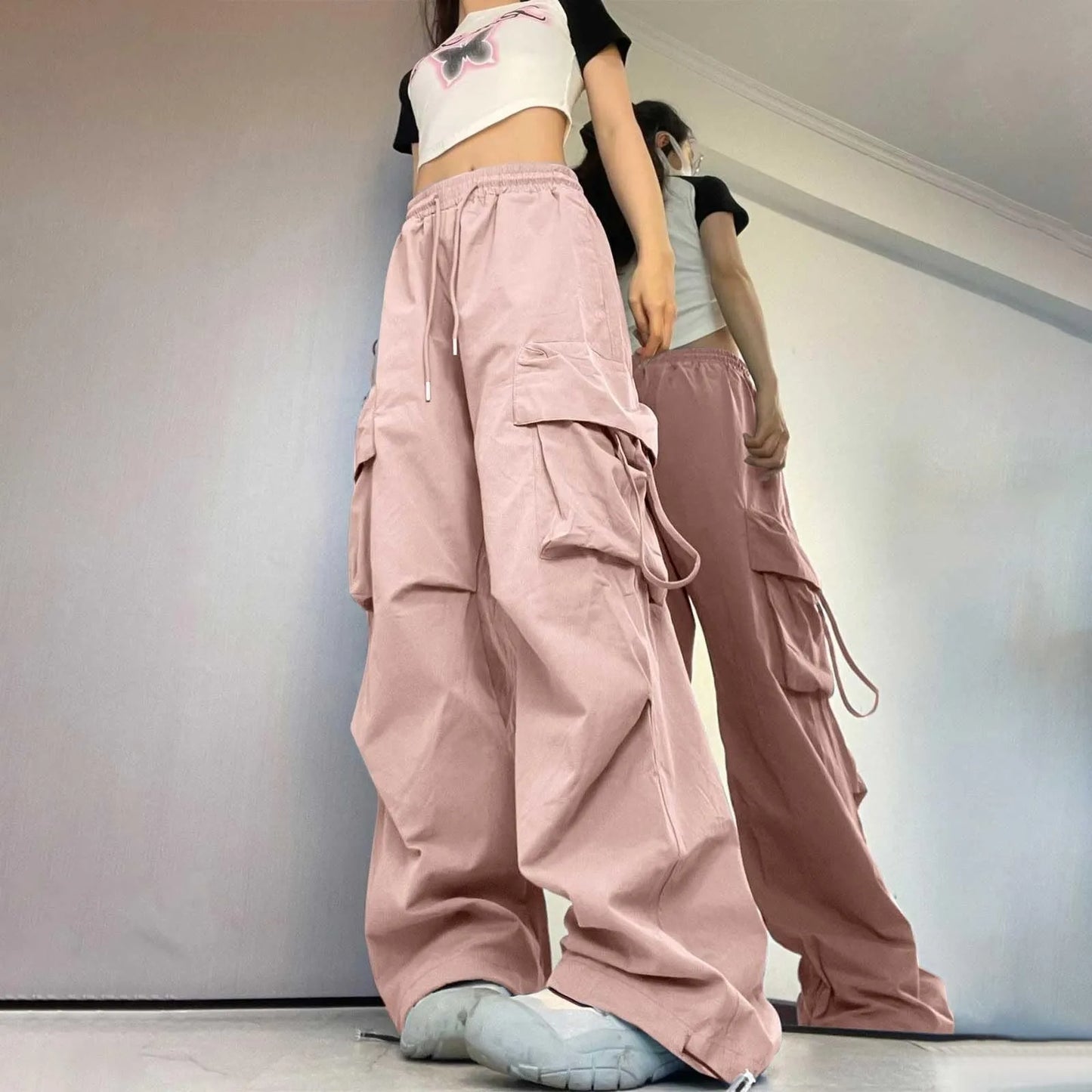 Weit geschnittene Cargohose für Damen – Streetwear-Hose mit Kordelzug, hohem Bund, vielen Taschen und lockerer Passform