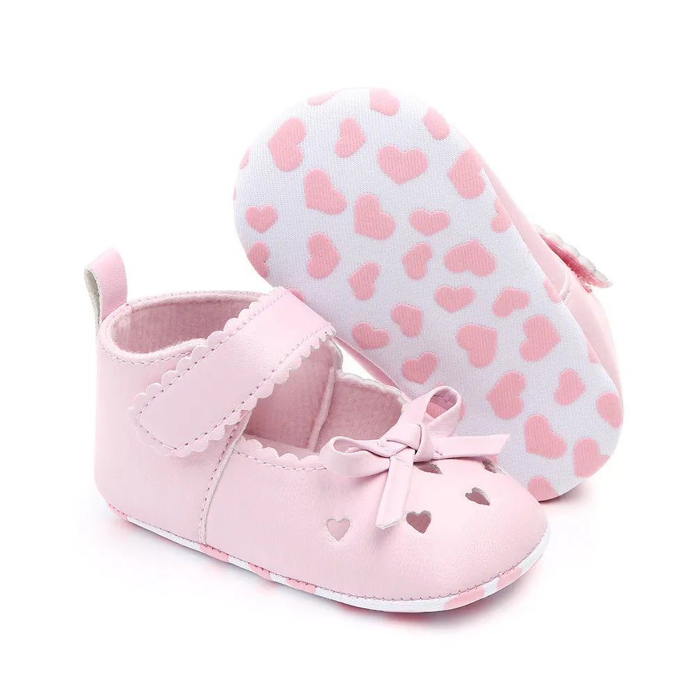 Flache Schuhe für Babys und Mädchen mit weicher Sohle