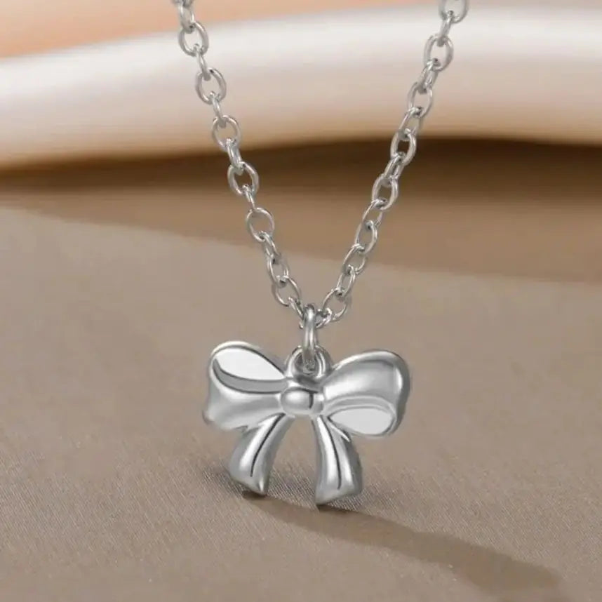 Collier pendentif nœud papillon en acier inoxydable pour femme