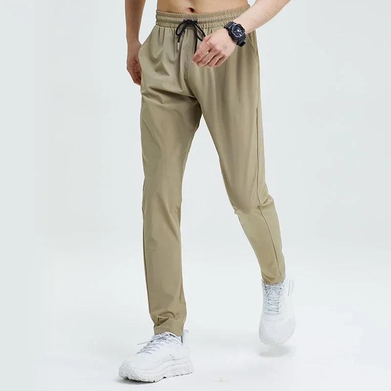 Atmungsaktive Sporthose für Herren aus Eisseide mit geradem Bein 