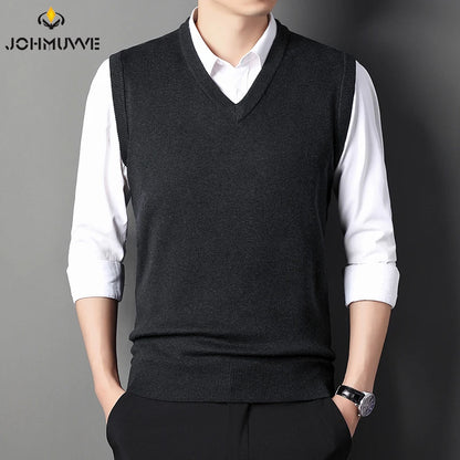JOHMUVVE Retro V-Neck Wool Knit Vest
